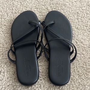 Cushionaire Memory Foam Sandals (6.5)